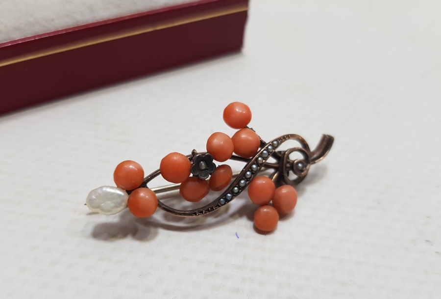 ÜZERİ İNCİ VE MERCANLARLA SÜSLÜ OSMANLI DÖNEMİ ALTIN BROŞ