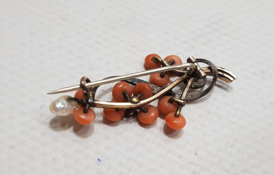 ÜZERİ İNCİ VE MERCANLARLA SÜSLÜ OSMANLI DÖNEMİ ALTIN BROŞ