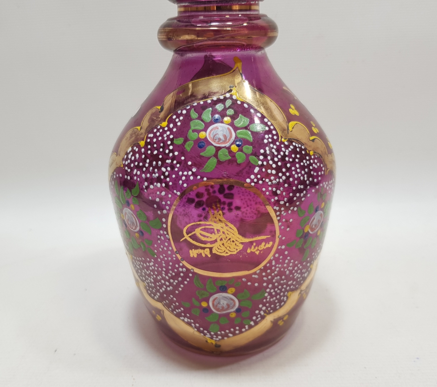 ÜZERİ ALTIN VARAKLI VE MİNE İŞÇİLİKLİ EL BOYAMA ANTİKA NARGİLE ALTI