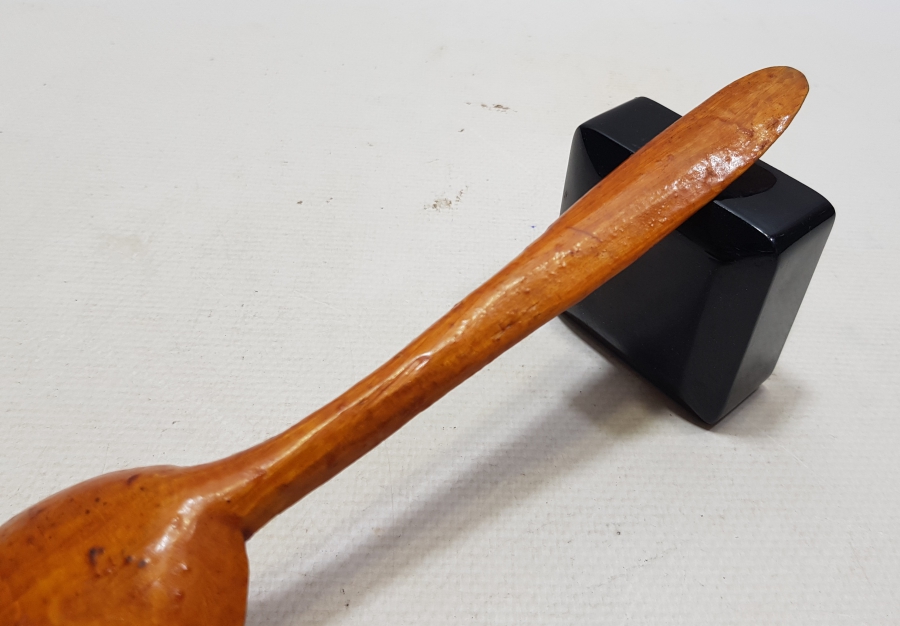 TAMAMI EL YAPIMI KÖK BOYAYLA "AFİYET OLSUN EFENDİM" YAZILI OSMANLI DÖNEMİ TAHTA KAŞIK.