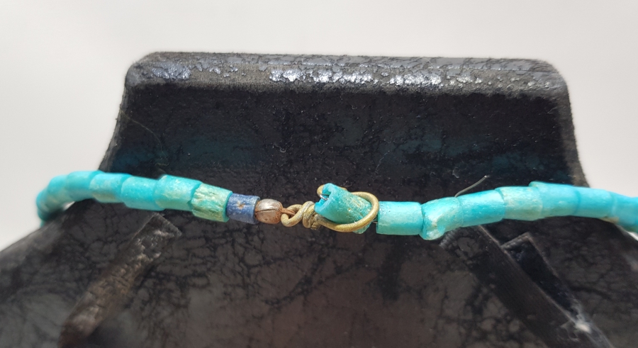 TAMAMI DOĞAL TAŞLARLA YAPILMIŞ ANTİKA GERDANLIK