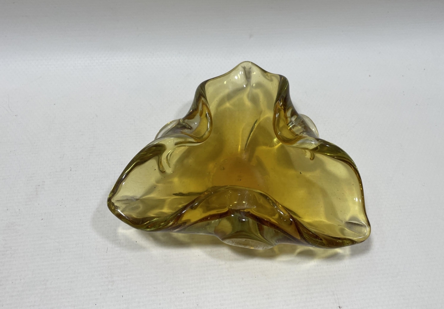 MURANO TARZI ÇINAR YAPRAĞI FORMUNDA YAPILMIŞ ANTİKA CAM KÜLLÜK