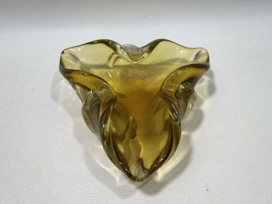 MURANO TARZI ÇINAR YAPRAĞI FORMUNDA YAPILMIŞ ANTİKA CAM KÜLLÜK