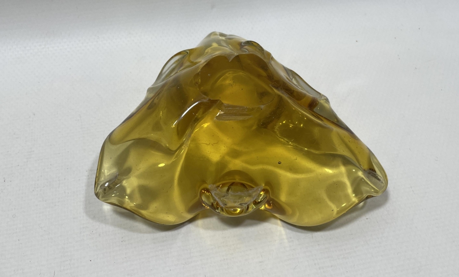 MURANO TARZI ÇINAR YAPRAĞI FORMUNDA YAPILMIŞ ANTİKA CAM KÜLLÜK