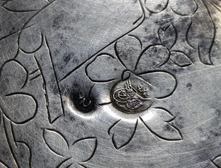 ÜZERİ KALEM İŞÇİLİKLİ ABDÜLHAMİT HAN DÖNEMİ TUĞRALI GÜMÜŞ İFTARİYELİK - HURMALIK.