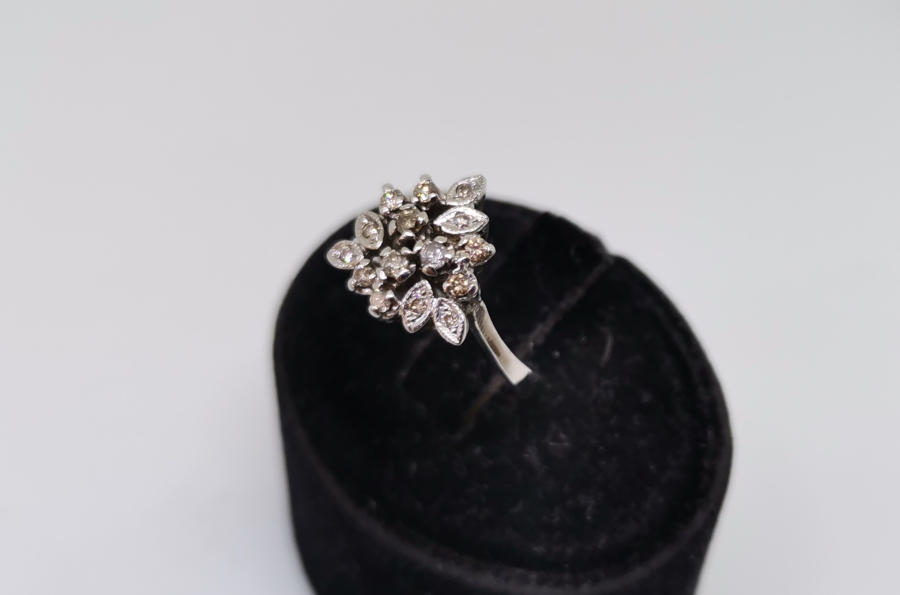 YAPRAK MODELİ PIRLANTA TAŞLI YÜZÜK