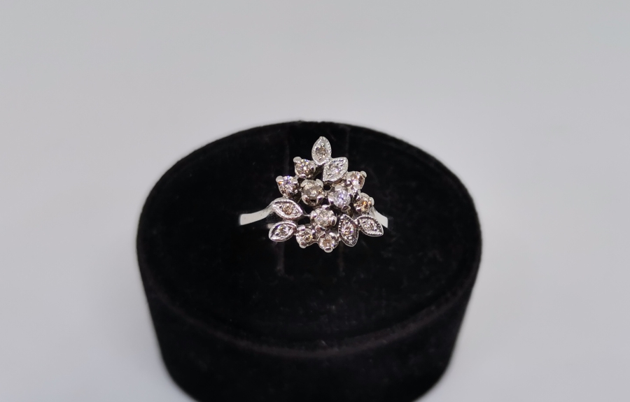 YAPRAK MODELİ PIRLANTA TAŞLI YÜZÜK