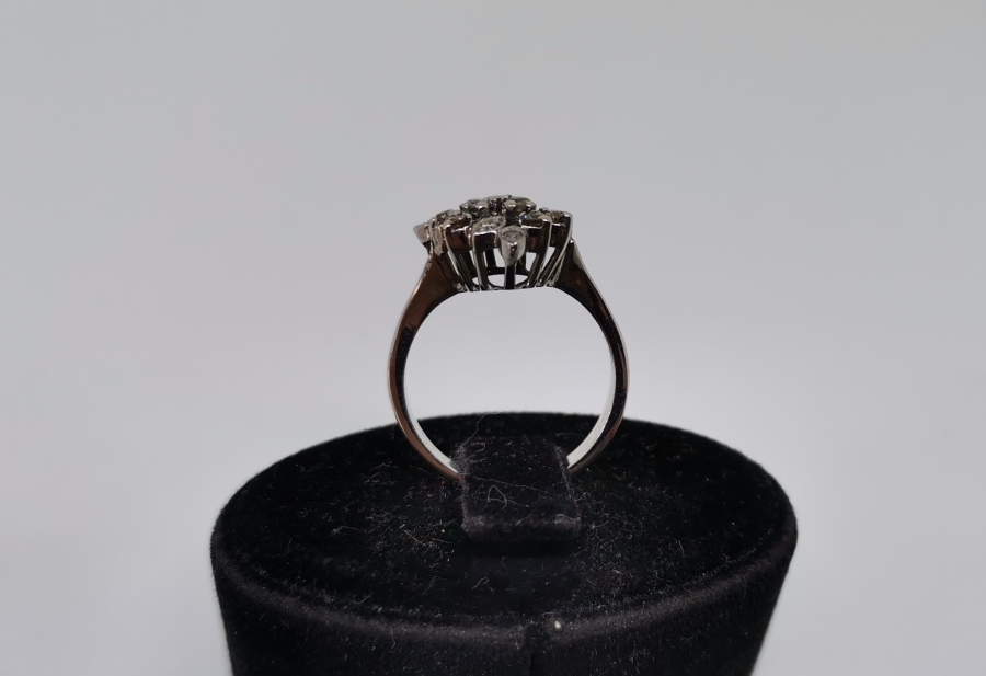 YAPRAK MODELİ PIRLANTA TAŞLI YÜZÜK