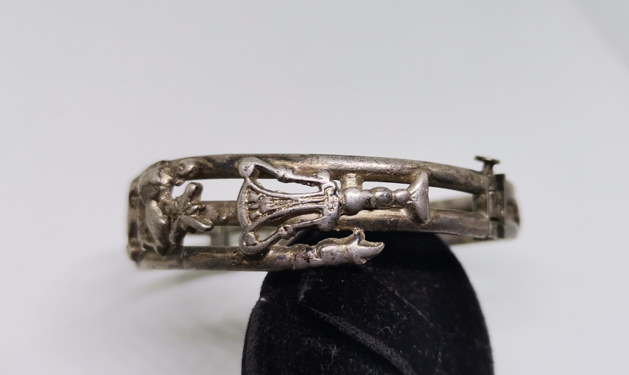 ÜZERİNDE DENİZCİ ÇIPASI BULUNAN ÖZEL YAPIM OSMANLI DÖNEMİ ALTIN VERMEYLİ GÜMÜŞ BİLEKLİK