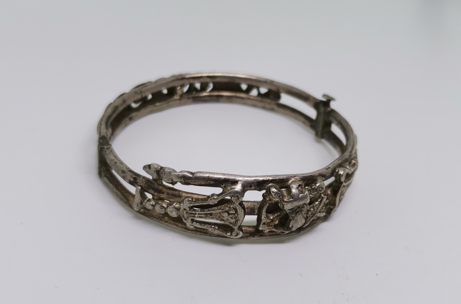 ÜZERİNDE DENİZCİ ÇIPASI BULUNAN ÖZEL YAPIM OSMANLI DÖNEMİ ALTIN VERMEYLİ GÜMÜŞ BİLEKLİK