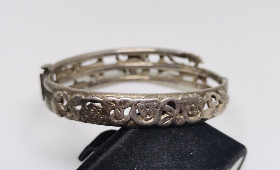 ÜZERİNDE DENİZCİ ÇIPASI BULUNAN ÖZEL YAPIM OSMANLI DÖNEMİ ALTIN VERMEYLİ GÜMÜŞ BİLEKLİK