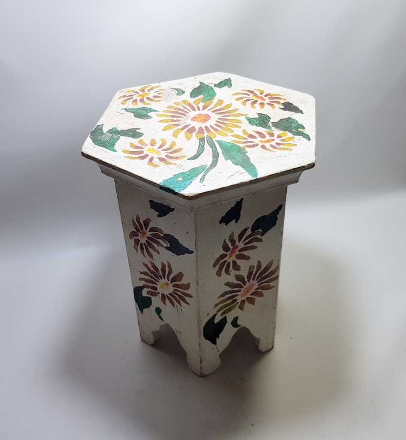 ÜZERİ EL BOYAMA İŞÇİLİKLİ KAHVECİ İŞİ ANTİKA SEHPA