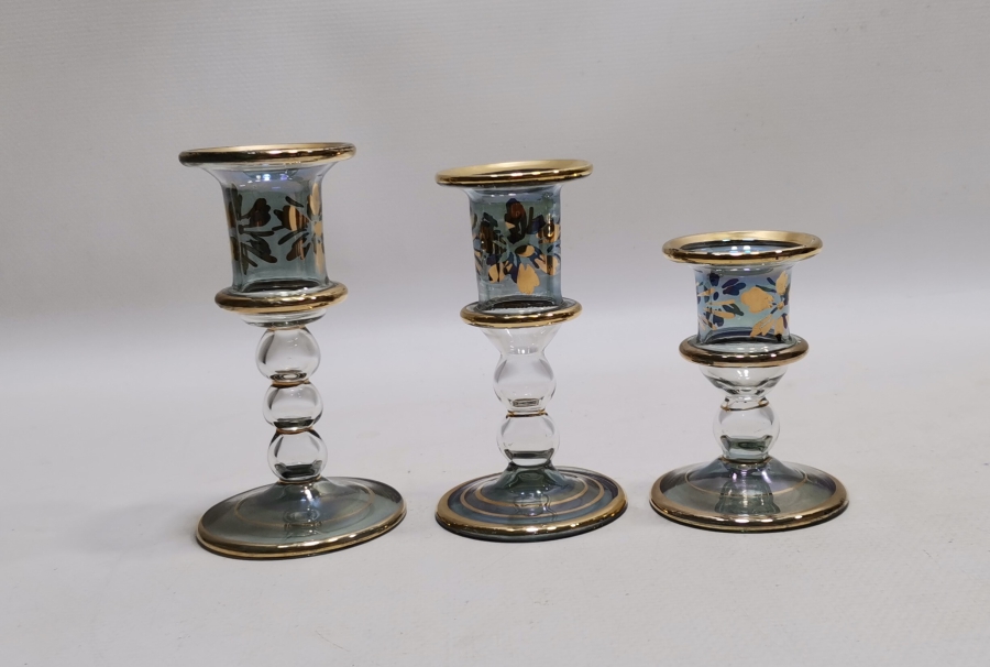 ÜZERİ ALTIN VARAKLI ANTİKA CAM MUMLUK TAKIMI