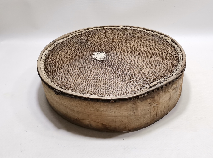 AHŞAP VE BAĞIRSAKTAN YAPILMIŞ OSMANLI DÖNEMİ UN ELEĞİ