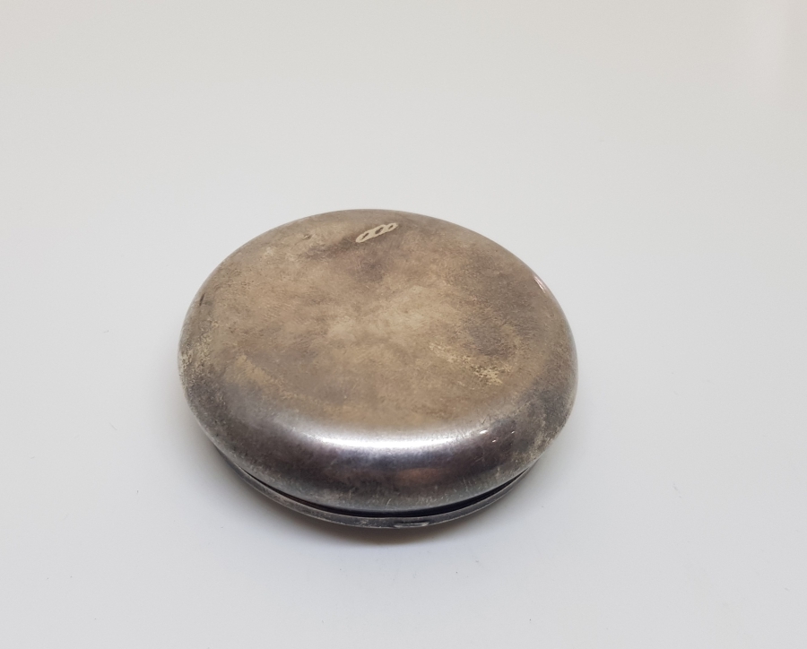 ÜZERİNDE OSMANLI DEVLET ARMASI BULUNAN OSMANLI DÖNEMİ KAPAKLI ENFİYE KUTUSU