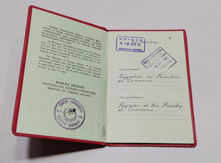 1961 YILI NADİR DİPLOMATİK KIRMIZI PASAPORT