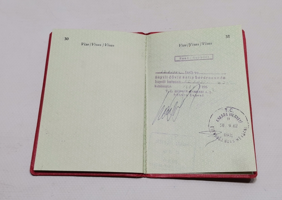1961 YILI NADİR DİPLOMATİK KIRMIZI PASAPORT