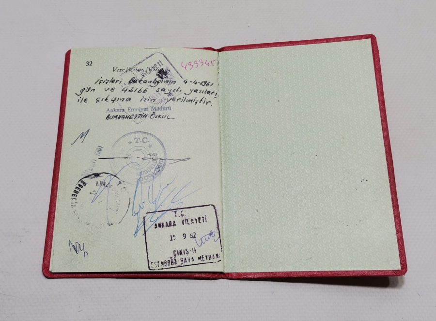 1961 YILI NADİR DİPLOMATİK KIRMIZI PASAPORT