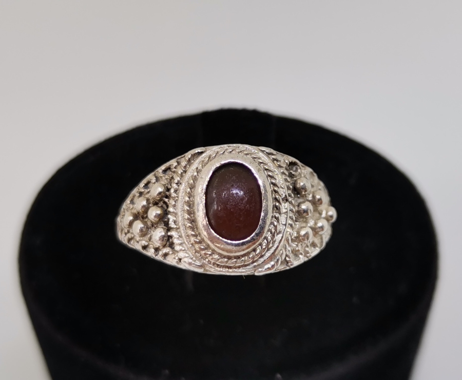 GÜHERZE İŞÇİLİKLİ VE DOĞAL TAŞLI SİVRİHİSAR YAPIMI GÜMÜŞ YÜZÜK