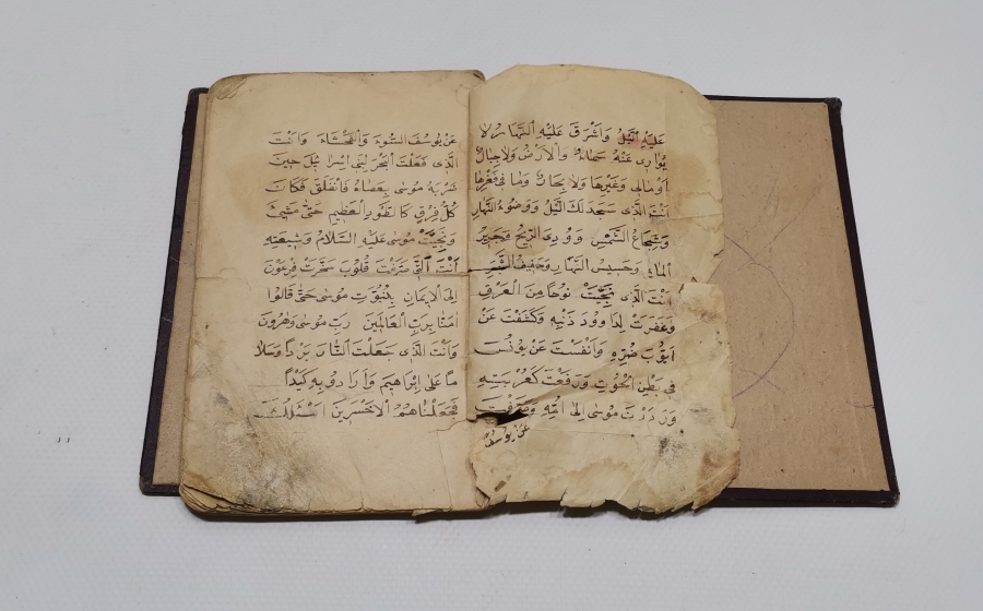 OSMANLI DÖNEMİ İÇİNDE EBCED VE TILSIMLAR BULUNAN EL YAZMA KİTAP