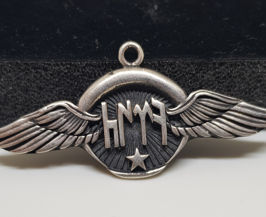 ÜZERİNDE "TÜRK" YAZILI AY YILDIZLI VE KARTAL KANATLI GÜMÜŞ KOLYE UCU