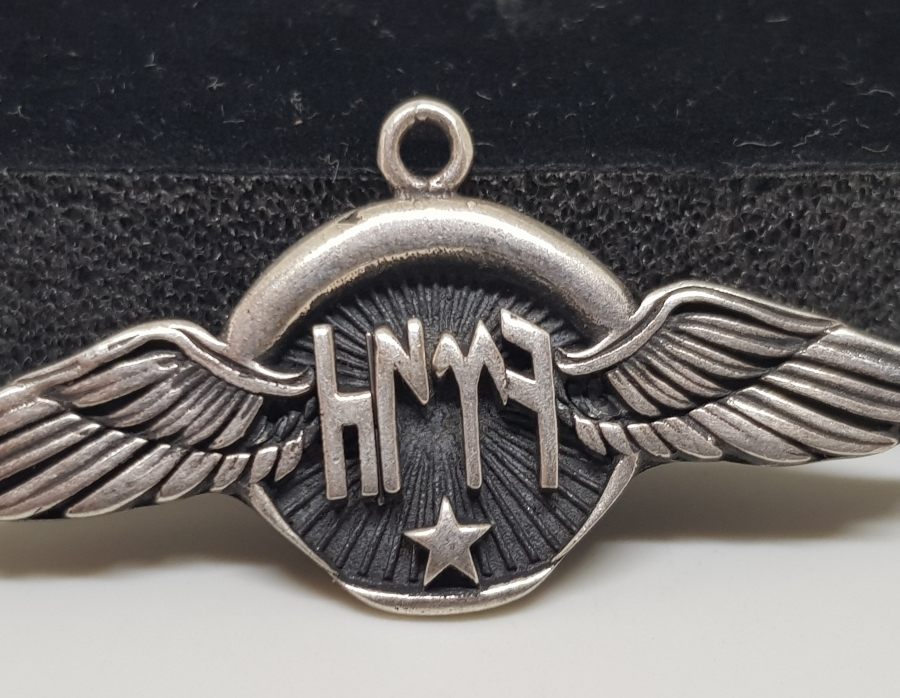 ÜZERİNDE "TÜRK" YAZILI AY YILDIZLI VE KARTAL KANATLI GÜMÜŞ KOLYE UCU