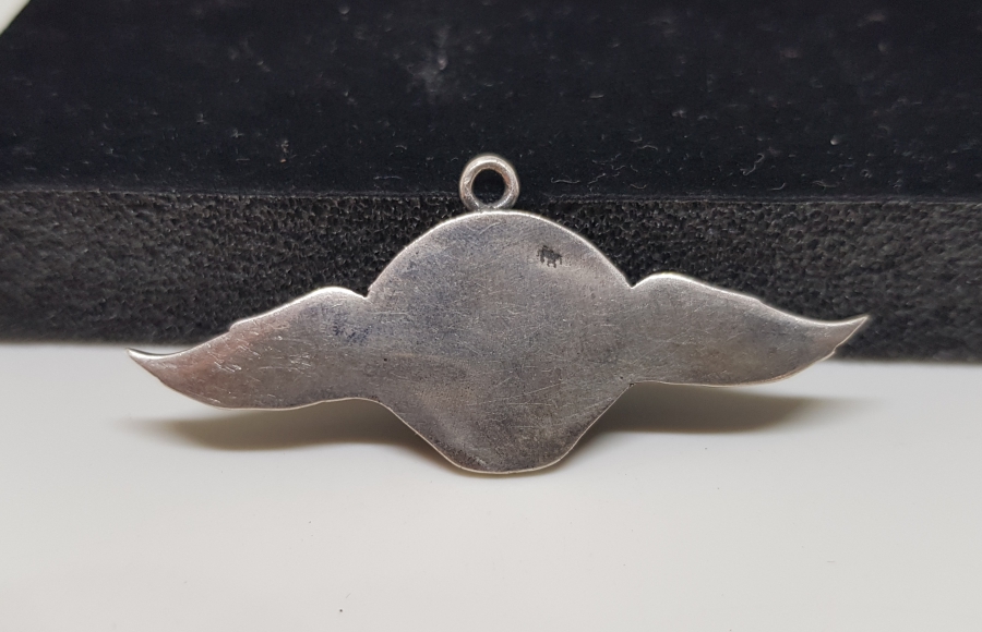 ÜZERİNDE "TÜRK" YAZILI AY YILDIZLI VE KARTAL KANATLI GÜMÜŞ KOLYE UCU