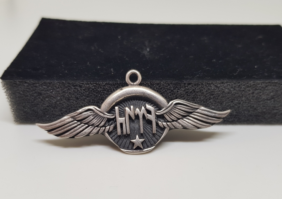 ÜZERİNDE "TÜRK" YAZILI AY YILDIZLI VE KARTAL KANATLI GÜMÜŞ KOLYE UCU