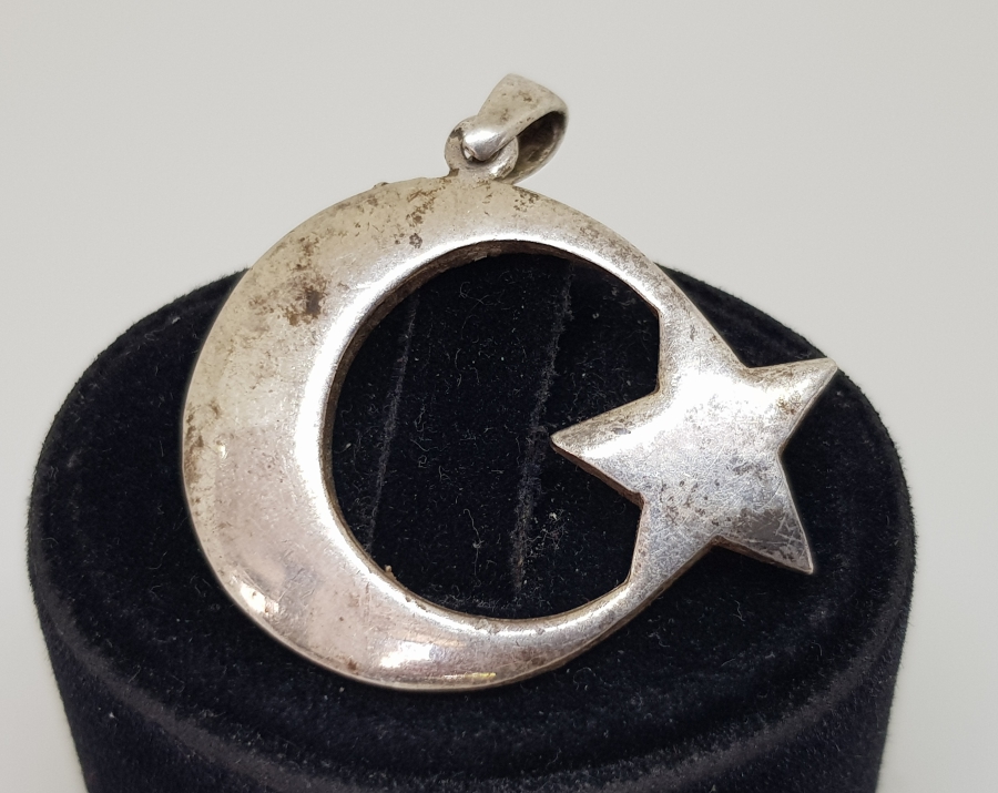 AY YILDIZ FORMUNDA YAPILMIŞ GÜMÜŞ KOLYE UCU