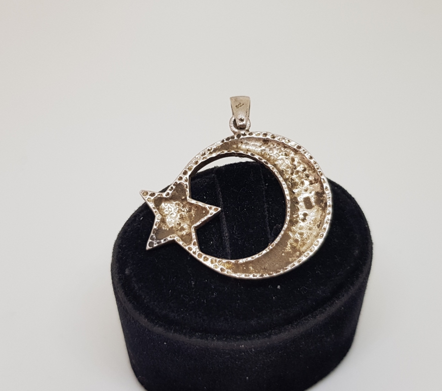 AY YILDIZ FORMUNDA YAPILMIŞ GÜMÜŞ KOLYE UCU