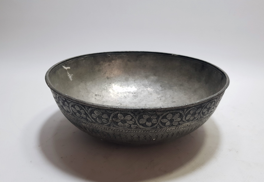 ÜZERİ İŞLEMELİ OSMANLI DÖNEMİ NADİR FORMDA BADYA FORMLU BAKIR TABAK