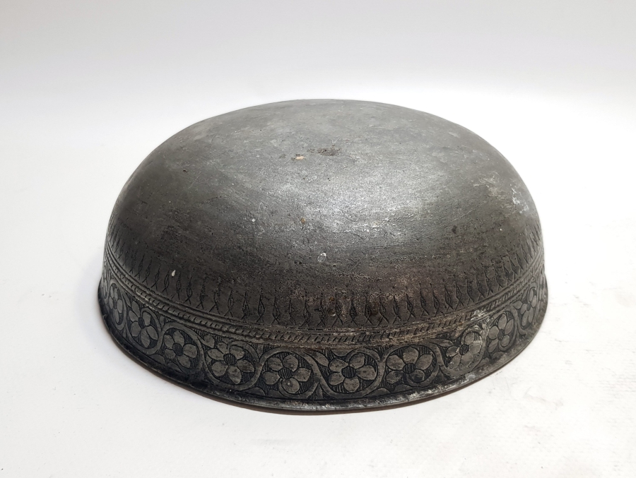 ÜZERİ İŞLEMELİ OSMANLI DÖNEMİ NADİR FORMDA BADYA FORMLU BAKIR TABAK