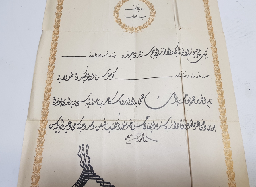 1. DÜNYA SAVAŞI DÖNEMİ ÇANAKKALE CEPHESİNDE GAZİ OLMUŞ BİR TOPÇUMUZA AİT HARP MADALYASI BERATI