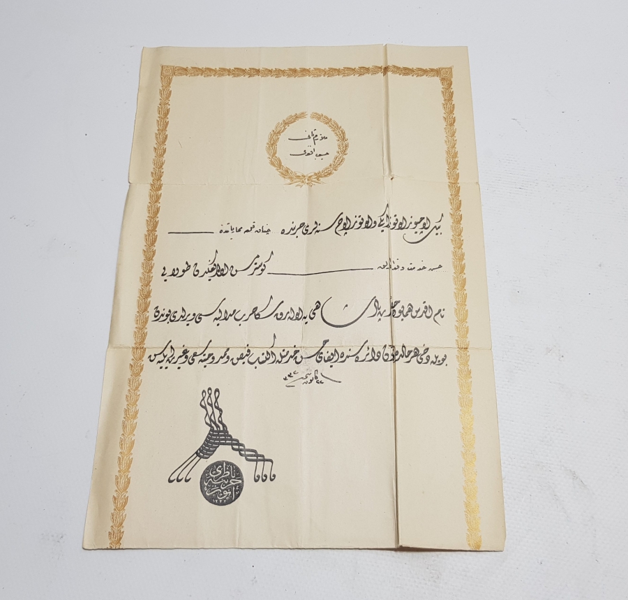 1. DÜNYA SAVAŞI DÖNEMİ ÇANAKKALE CEPHESİNDE GAZİ OLMUŞ BİR TOPÇUMUZA AİT HARP MADALYASI BERATI