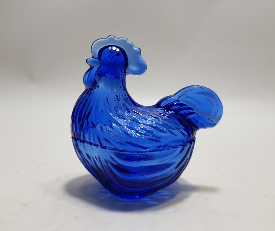 NADİR RENKTE HOROZ FİGÜRLÜ ANTİKA KAPAKLI ŞEKERLİK