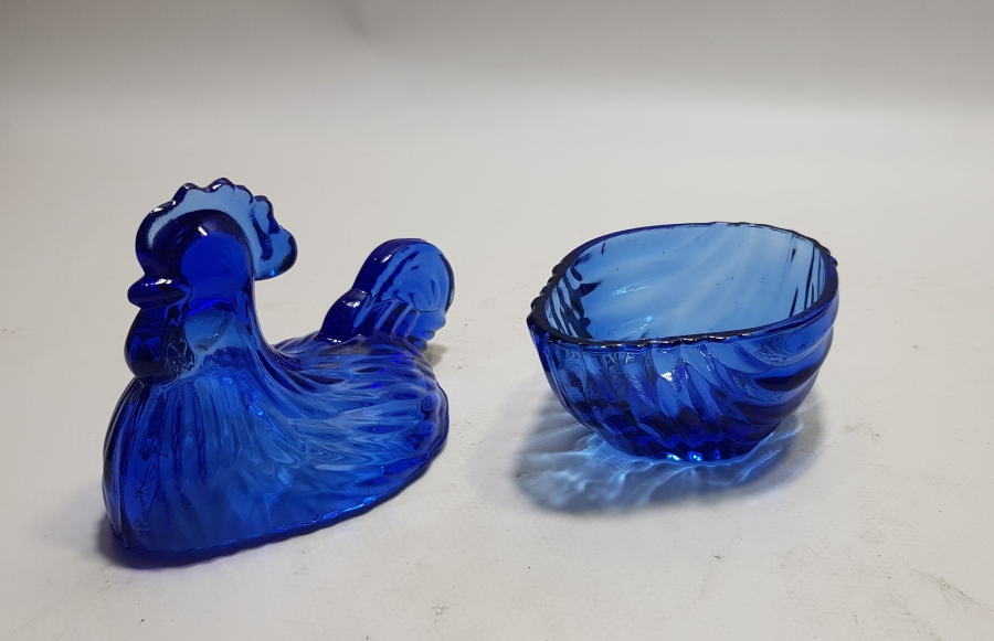 NADİR RENKTE HOROZ FİGÜRLÜ ANTİKA KAPAKLI ŞEKERLİK