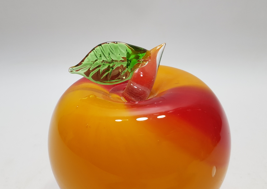 ANTİKA MURANO BÜYÜK BOY ELMA FORMUNDA YAPILMIŞ MASA ÜSTÜ OBJESİ