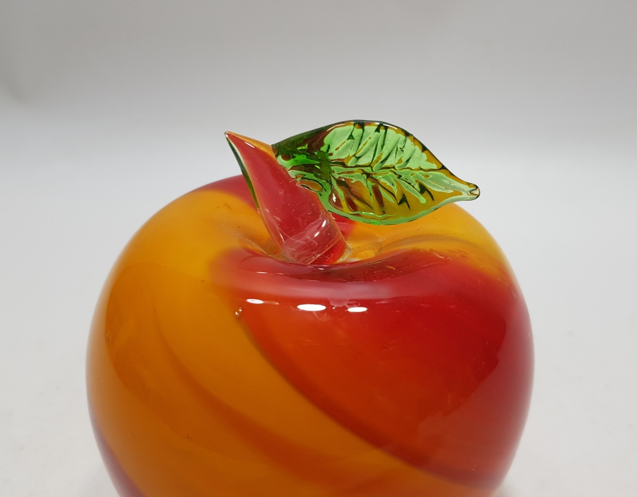 ANTİKA MURANO BÜYÜK BOY ELMA FORMUNDA YAPILMIŞ MASA ÜSTÜ OBJESİ