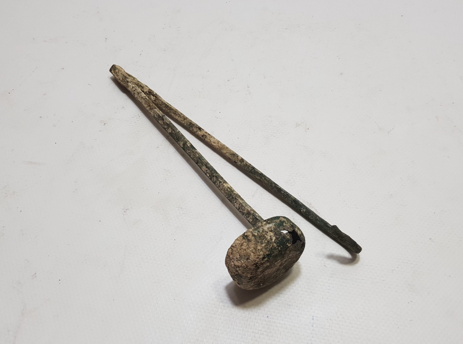 ÜST KISMI KUĞU BAŞI FORMUNDA YAPILMIŞ ÇOK NADİR OSMANLI DÖNEMİ TEKKE İŞİ KANDİL