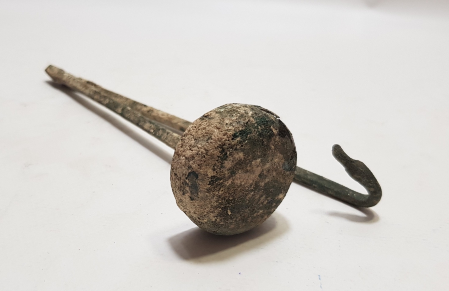 ÜST KISMI KUĞU BAŞI FORMUNDA YAPILMIŞ ÇOK NADİR OSMANLI DÖNEMİ TEKKE İŞİ KANDİL