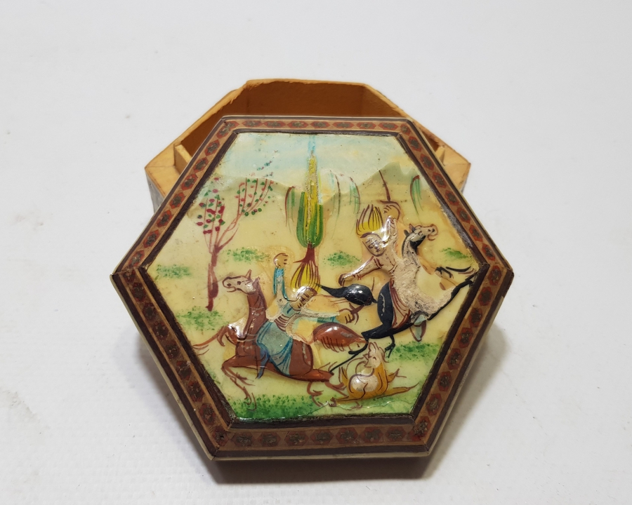 MİNYATÜR VE MARKUTERİ İŞÇİLİKLİ EL YAPIMI ANTİKA KAPAKLI MÜCEVHER KUTUSU