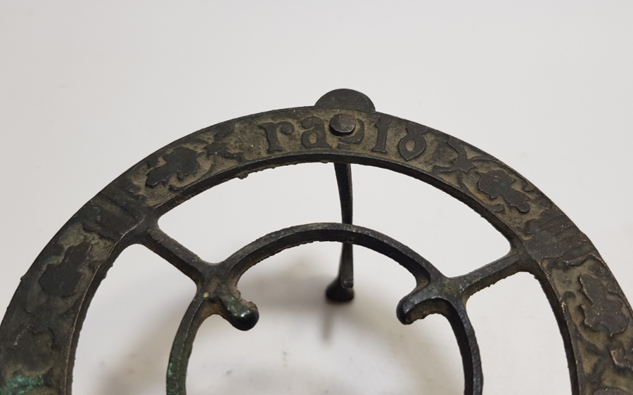 ÜZERİ KABARTMA İŞÇİLİKLİ OSMANLI DÖNEMİ VAGON KAMİNETO SAC AYAĞI