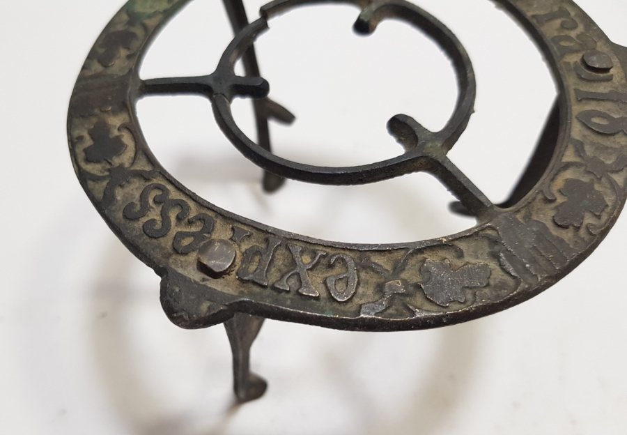 ÜZERİ KABARTMA İŞÇİLİKLİ OSMANLI DÖNEMİ VAGON KAMİNETO SAC AYAĞI