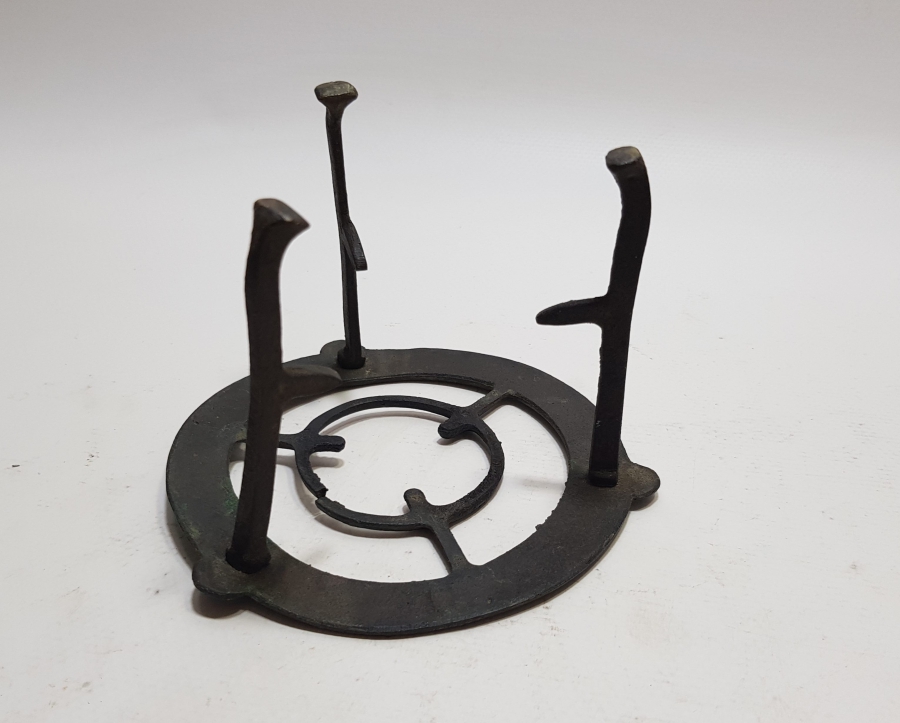 ÜZERİ KABARTMA İŞÇİLİKLİ OSMANLI DÖNEMİ VAGON KAMİNETO SAC AYAĞI