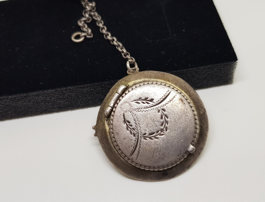 ÜZERİ KALEM İŞÇİLİKLİ OSMANLI DÖNEMİ GÜMÜŞ MİNİ ENFİYE KUTUSU