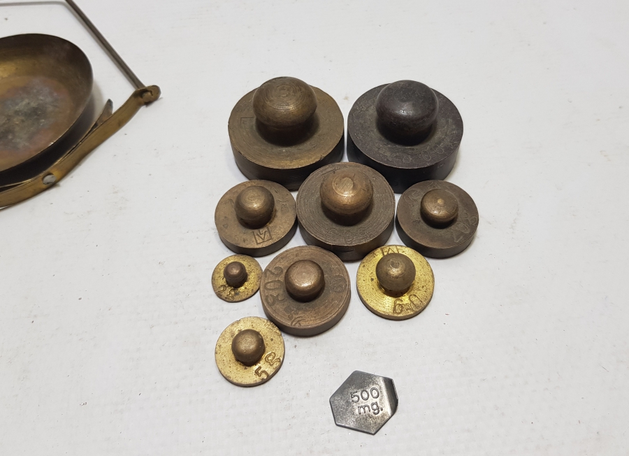 ANTİKA KUYUMCU TERAZİSİ PARÇALARI VE AĞIRLIKLARI