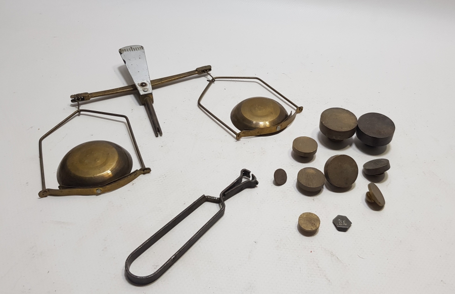 ANTİKA KUYUMCU TERAZİSİ PARÇALARI VE AĞIRLIKLARI