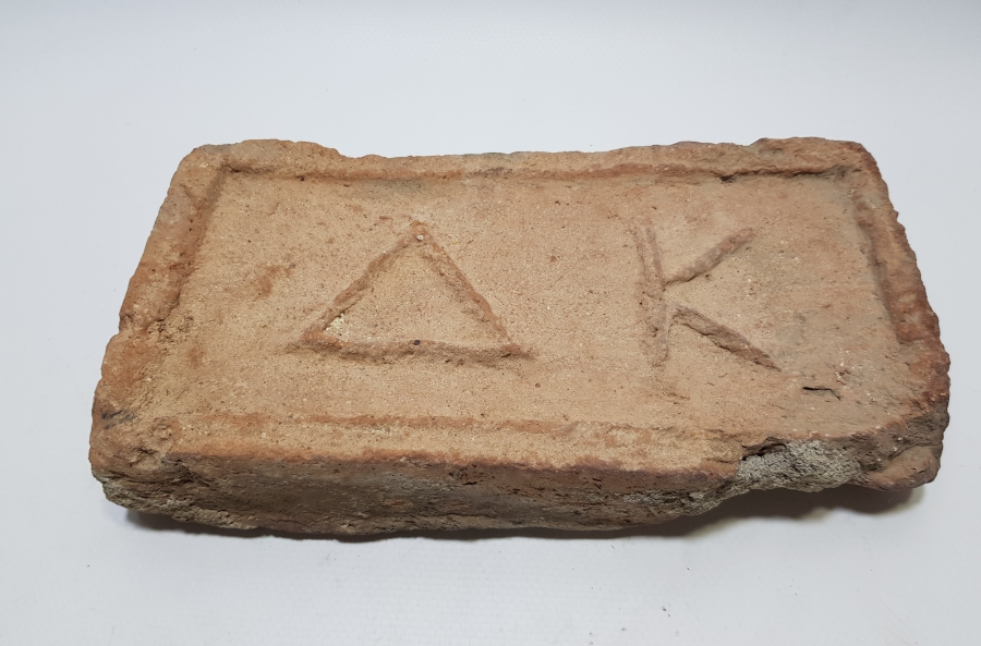 ÜZERİ RUMCA YAZILI OSMANLI DÖNEMİ RUM İŞİ TUĞLA