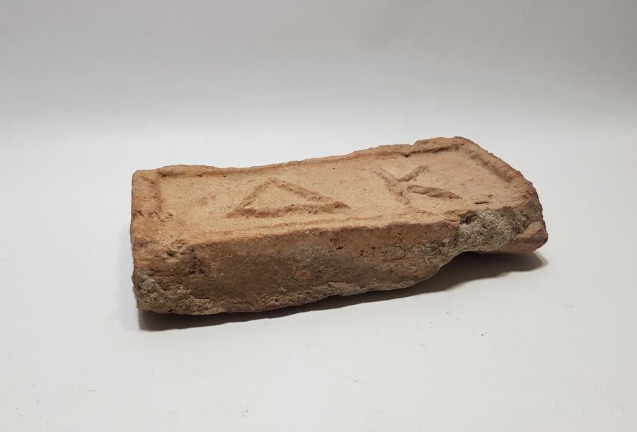 ÜZERİ RUMCA YAZILI OSMANLI DÖNEMİ RUM İŞİ TUĞLA