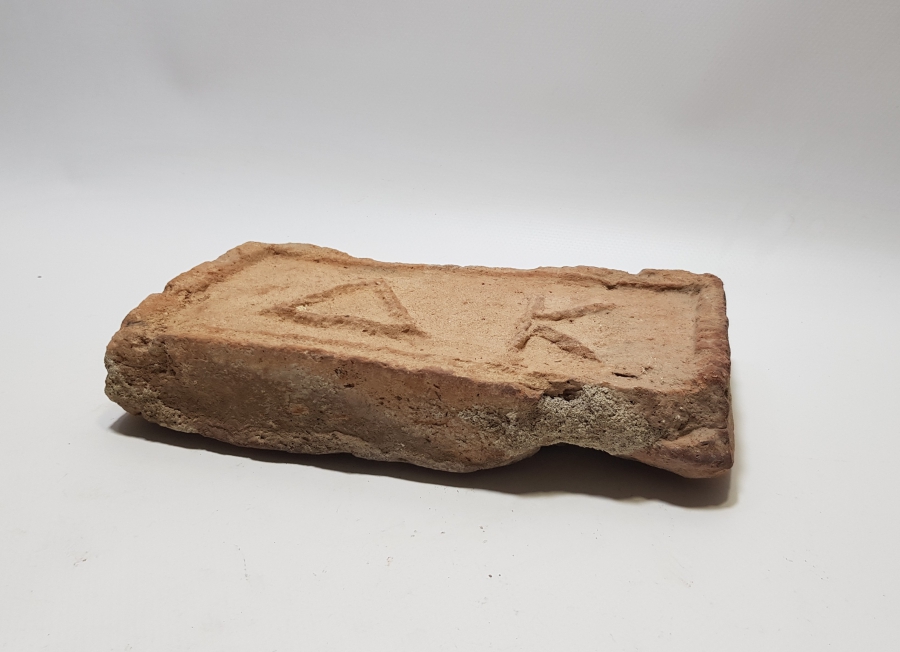 ÜZERİ RUMCA YAZILI OSMANLI DÖNEMİ RUM İŞİ TUĞLA